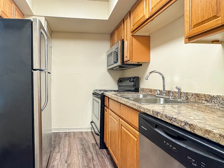Ardendale Oaks Apartments — Photo 21