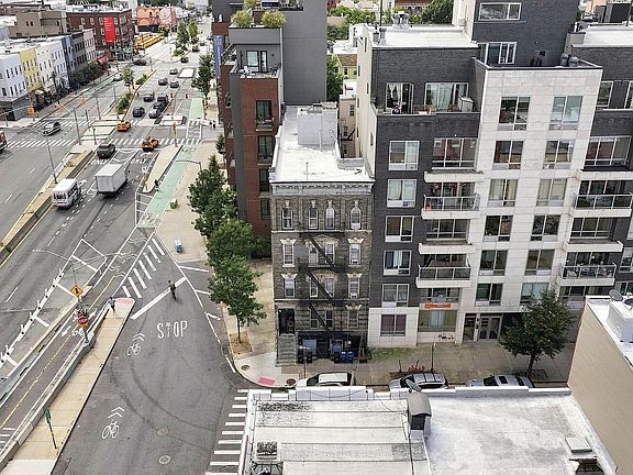 2nd image of 188 Eagle St