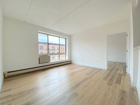 2nd image of 304 W 117th St APT 5M