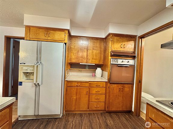 5th image of 628 E Titus Street