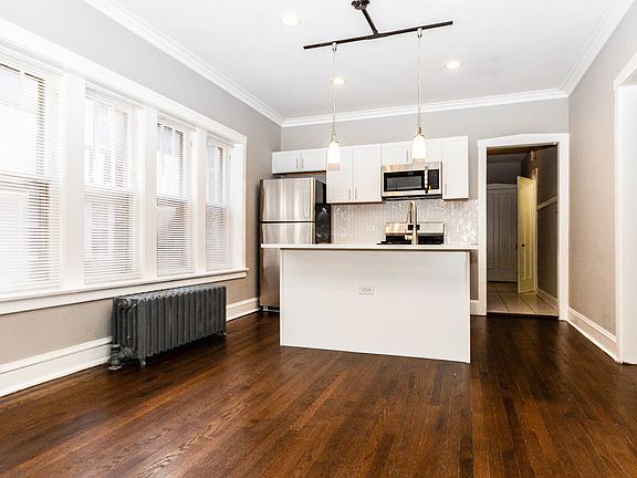 5th image of 4819 W Cornelia Ave