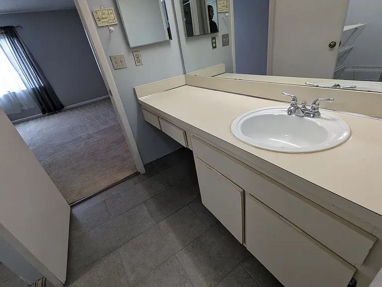 5229 Vineland Rd — Photo 22