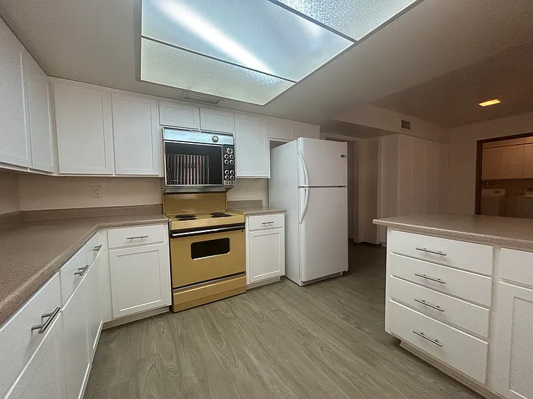 2141 E Manhatton Dr — Photo 15