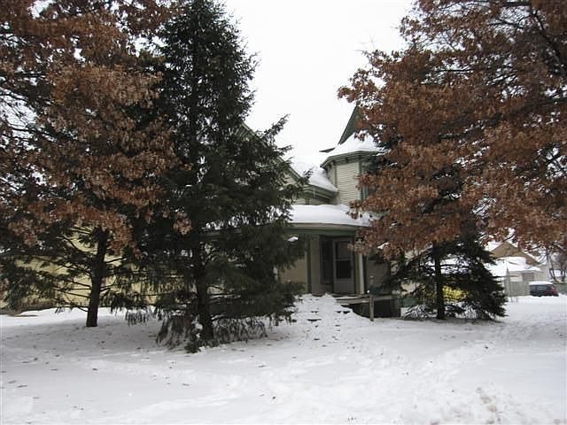 2nd image of 300 E Maple St