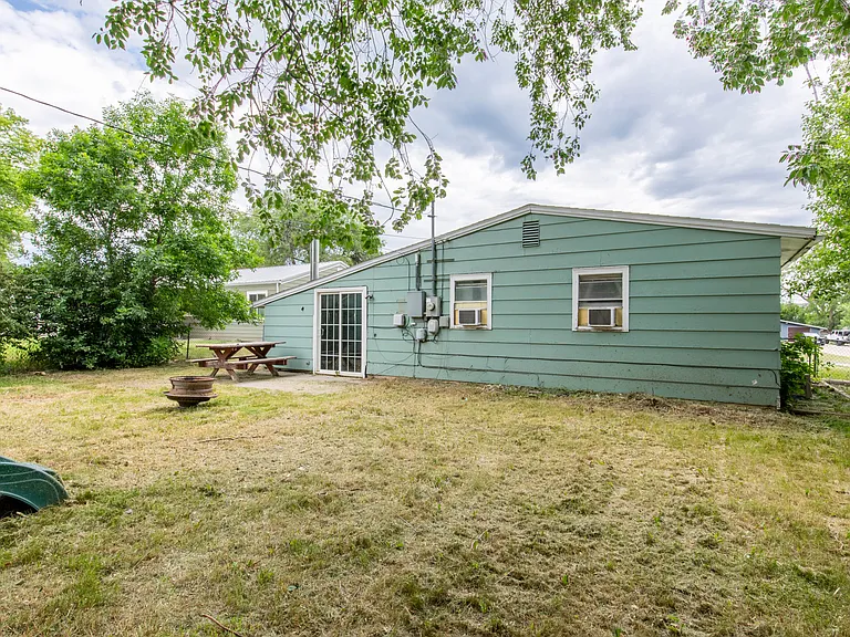 229 E Fairmont Blvd — Photo 5