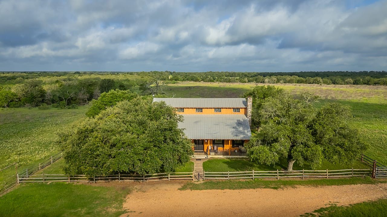 3233 W Old Lockhart Rd, West Pt, TX 78963 | MLS #83587 | Zillow