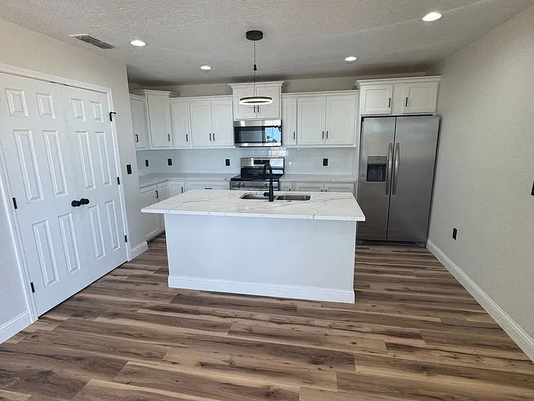 108 Chisum Dr — Photo 3