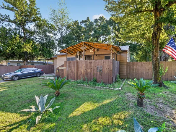 121 Columbia Ln, Crestview, FL 32536