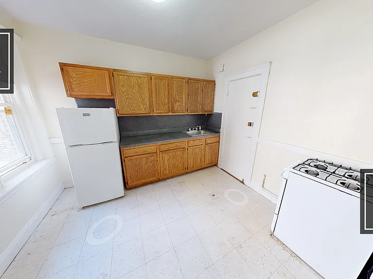 117 Sutherland Rd #H — Photo 2