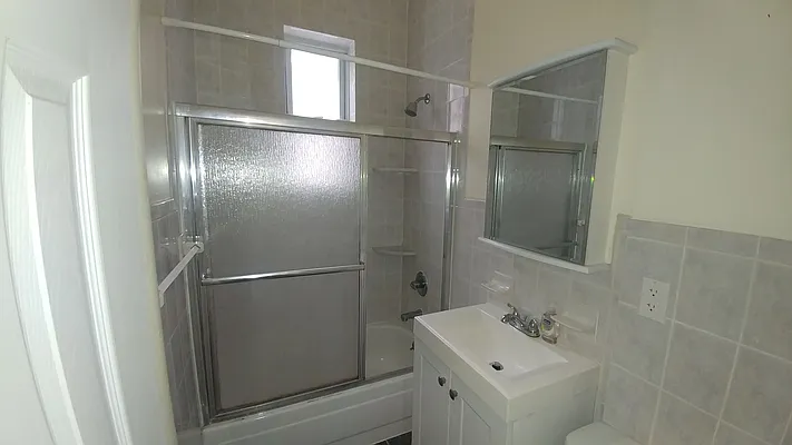 Rented by Halvatzis Realty | media 5