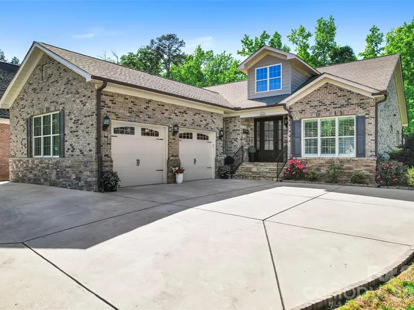 8010 Frances Haven Dr, Harrisburg, NC 28075