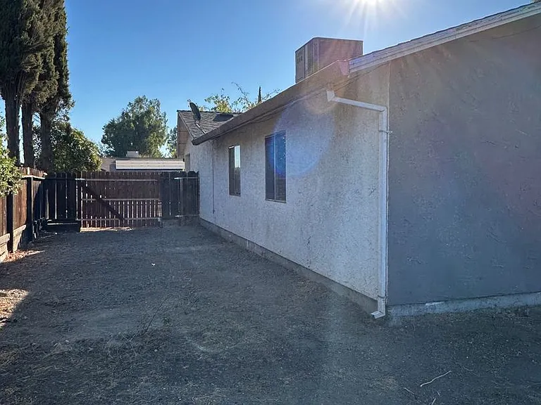 918 Cortina Dr — Photo 18