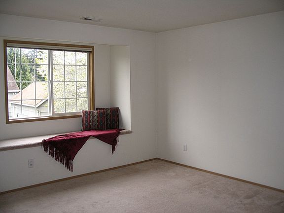 Master bedrm window seat