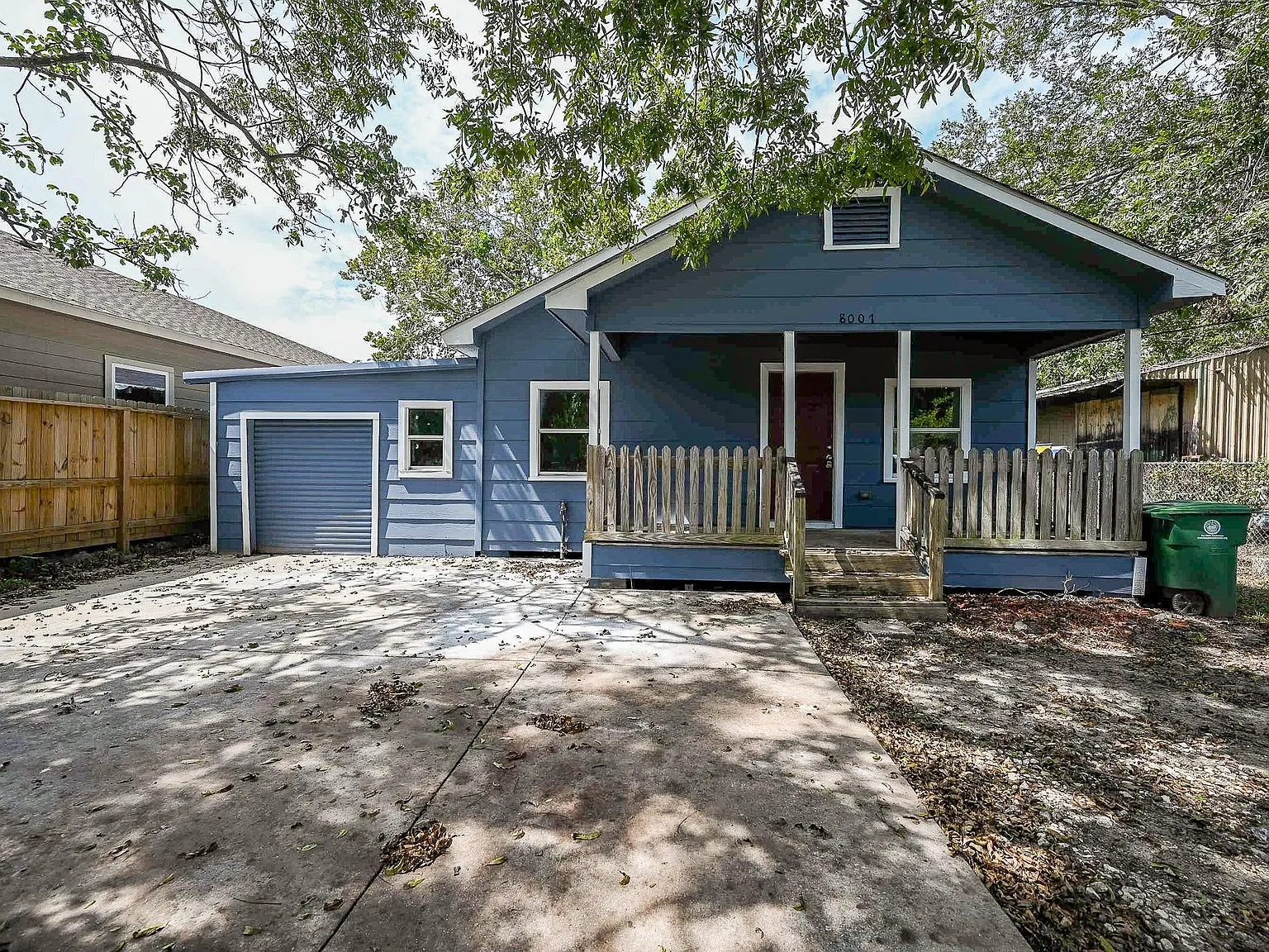2 bed, 1.0 bath, 936 sqft, $1,275 — Photo 1