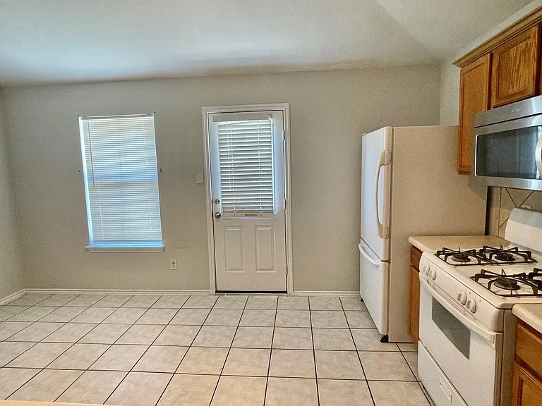 112 Cowboy Cv — Photo 9