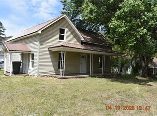 939 Galloway St, Eden, NC 27288