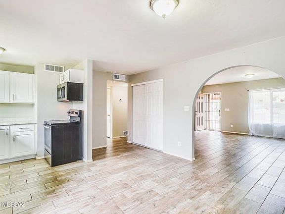 Dining Room/ Kitchen