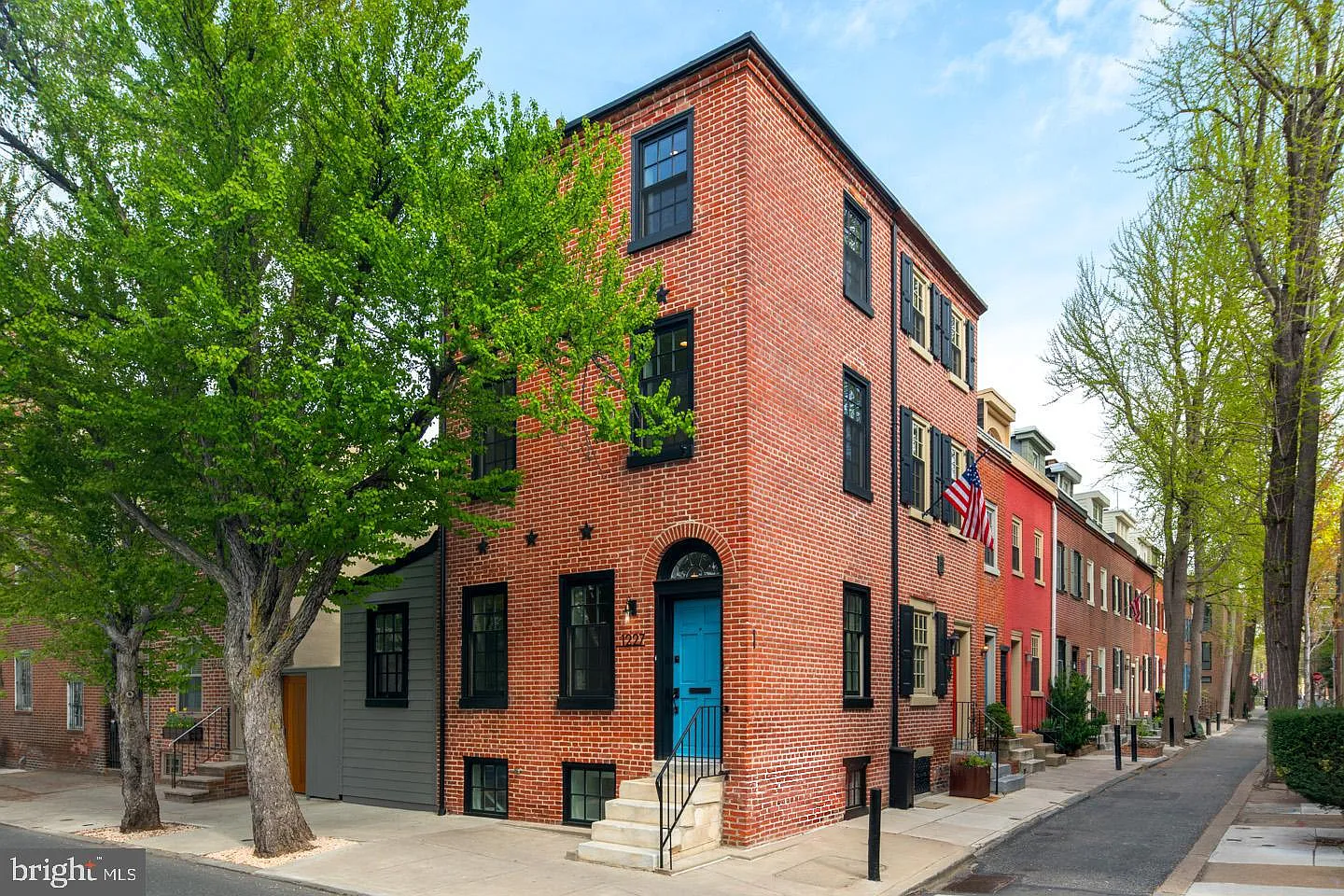 1227 Lombard St photo 1
