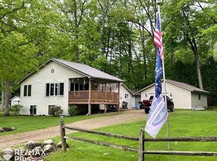 480 Lakeshore Dr, Columbiaville, MI 48421