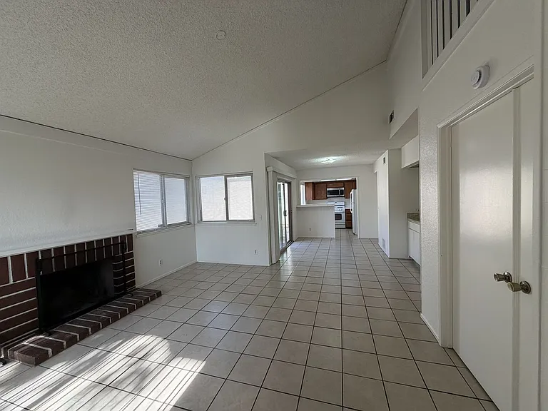 1594 Christopher Ln — Photo 4