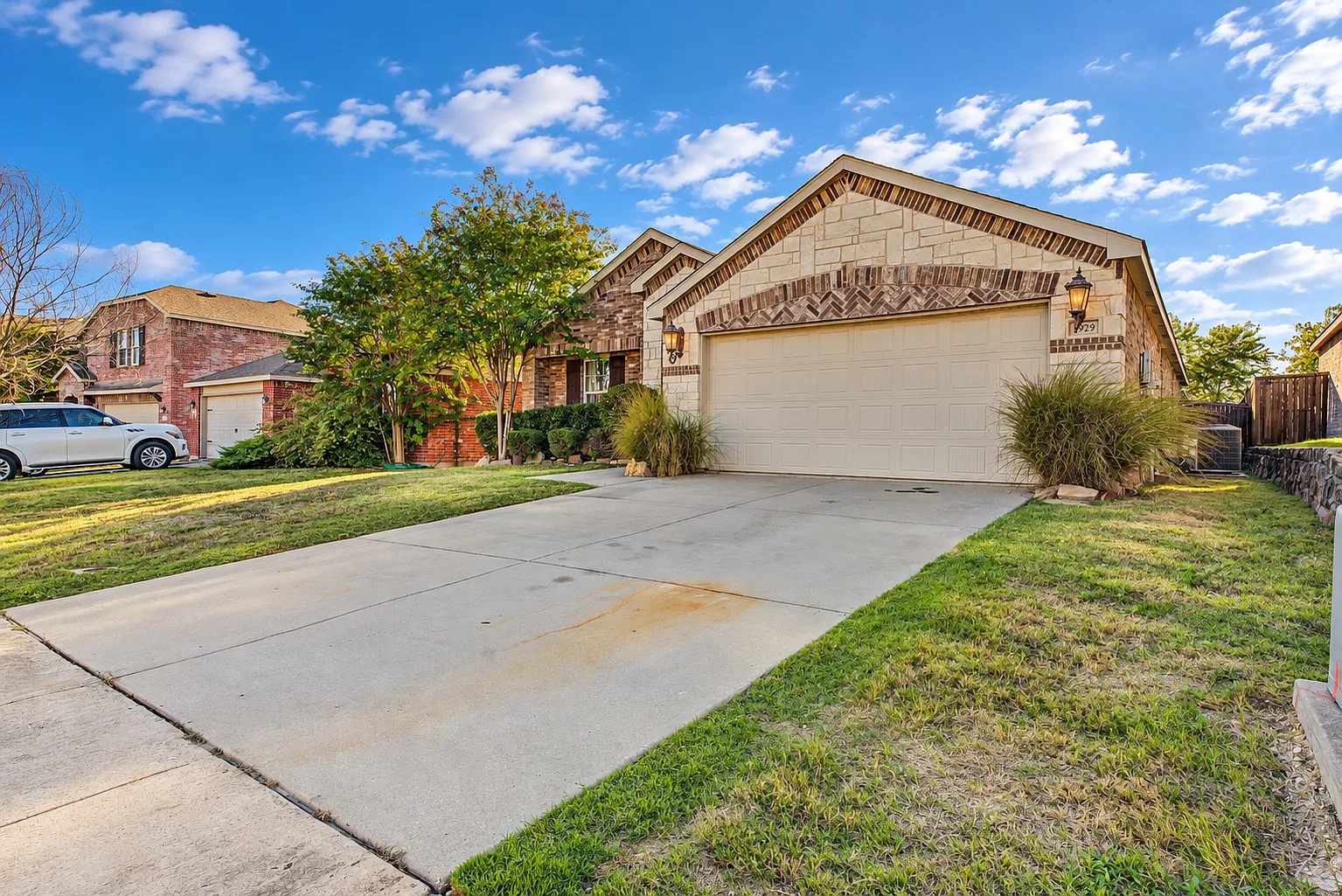 3 bed, 1900 sqft, $2,075 — Photo 3