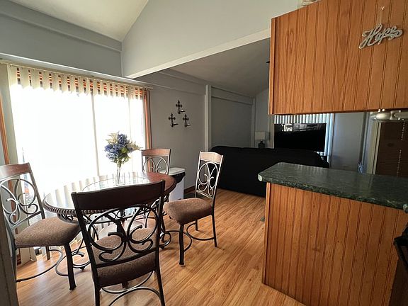 4th image of 81 Lakeshore Dr