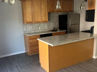 University Court, Omaha, NE 68105