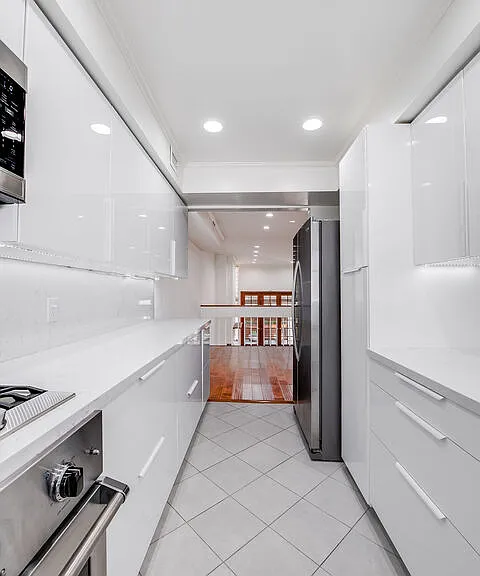 9507 W Olympic Blvd — Photo 14