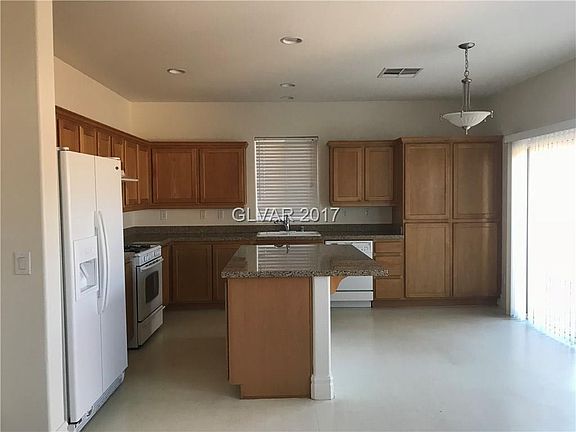 2nd image of 211 Fairway Woods Dr