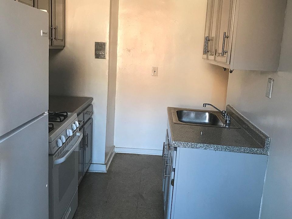 1st image of 4050 Locust Hill Ave #3E