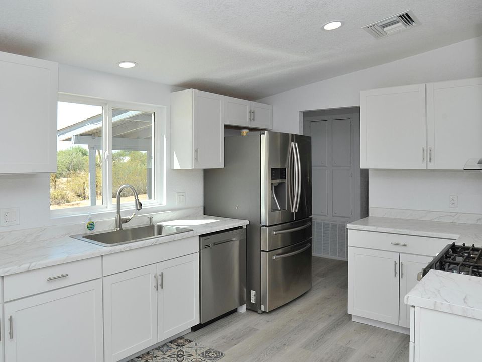1st image of 7365 N Coltsfoot Dr