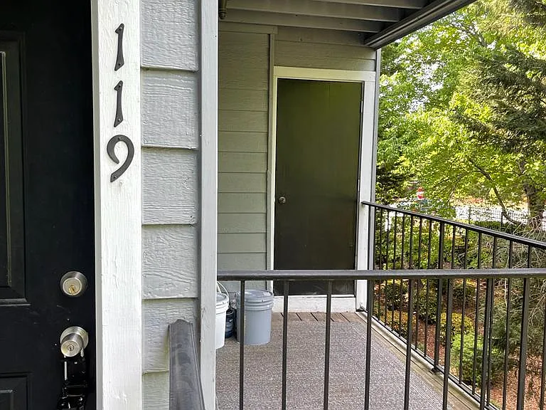 119 Granville Ct — Photo 5