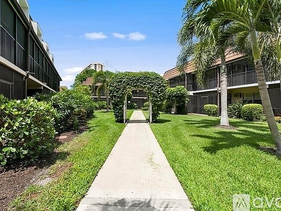 4th image of 87 N Collier Blvd APT H4