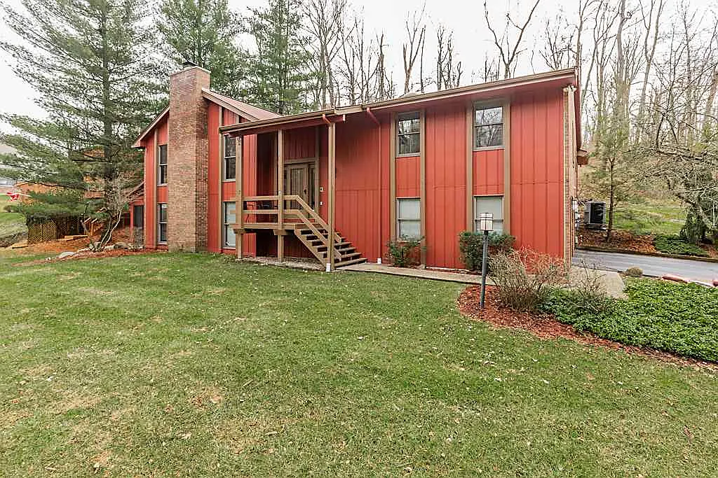 54 Covert Pl photo 1