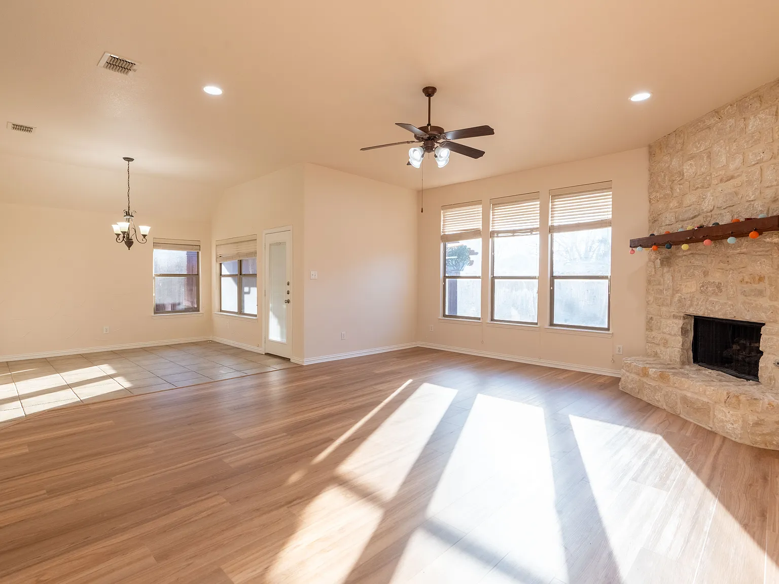 4 bed, 2515 sqft, $2,695 — Photo 4