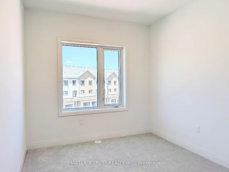 110 Grimsby Ln — Photo 22