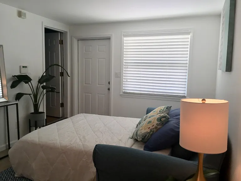 940 1/2 Locust St NE — Photo 5