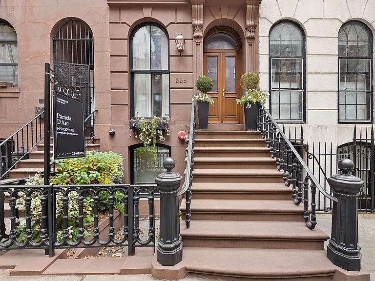 225 E 48th St #TOWNHOUSE — Photo 26