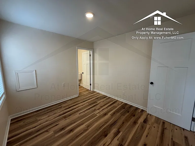 703 W 7th St — Photo 17