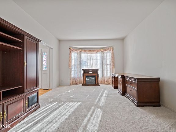 4th image of 329 N Oaklawn Ave