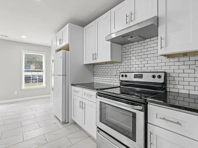8066 Woodlake Dr — Photo 11