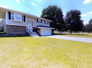 27 E Highland Dr, Bristol, IL 60512