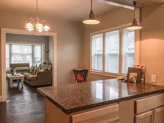 3rd image of 610 Lafayette Ave SE APT 3