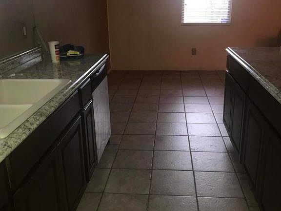 3rd image of 1419 Raven Dr S