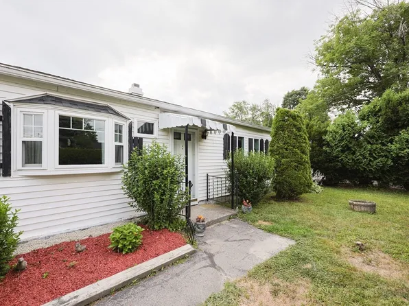 23 Laurie Ln, Lowell, MA 01854