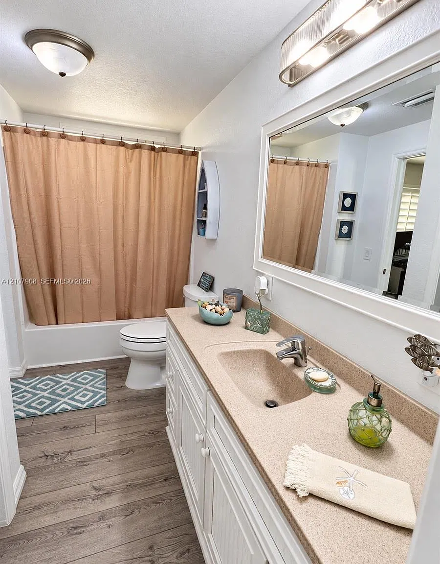3 bed, 2.0 bath, 1368 sqft, $9,900 — Photo 3