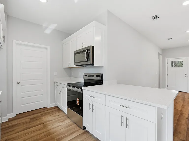 2588 Kingston Rd — Photo 10