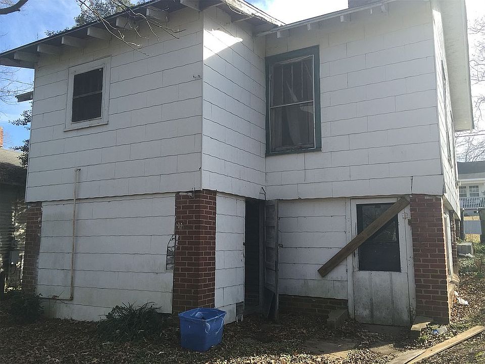 2nd image of 414 Fewell St