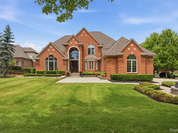 6105 Adams Ct, Washington, MI 48094