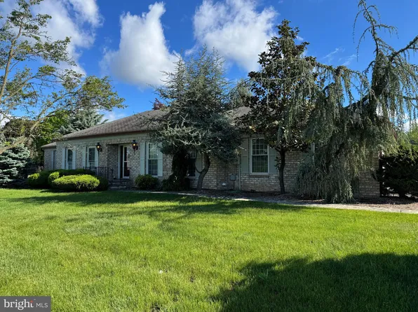 204 Moss Spring Ave, Greencastle, PA 17225
